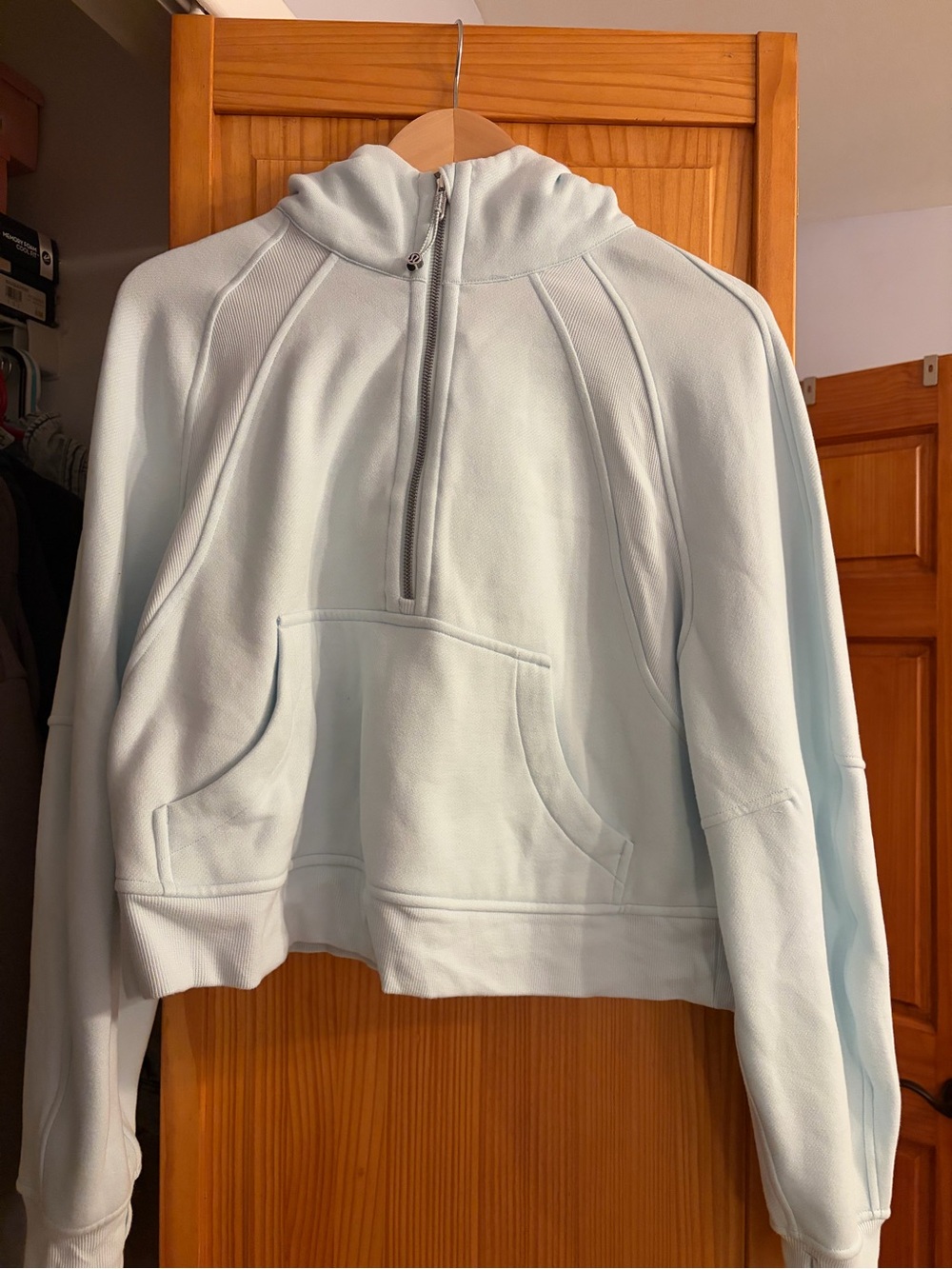 Lululemon half zip Size M/L